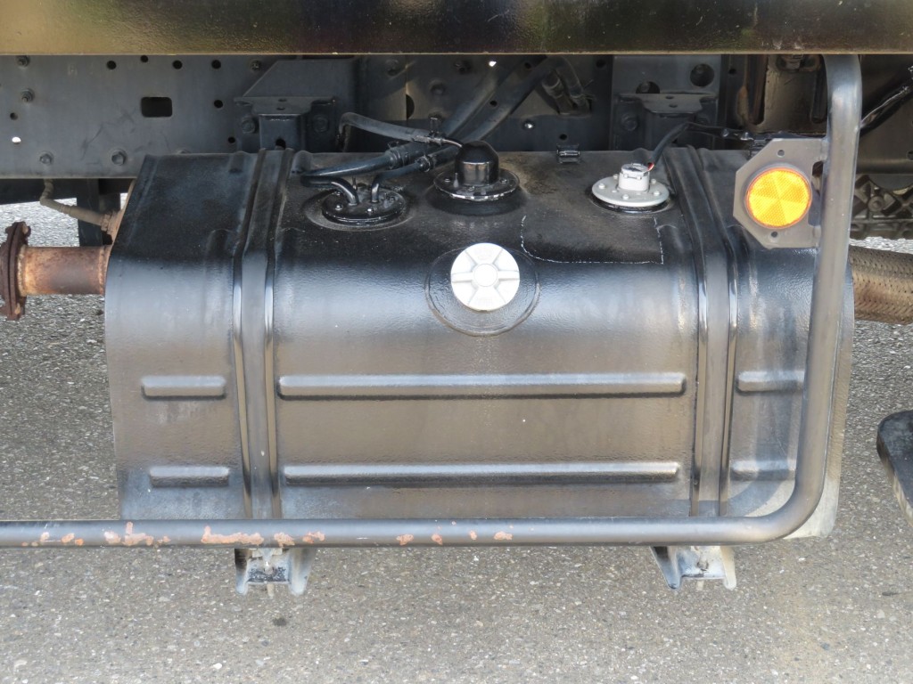 燃料タンクは70Lです。|日野 デュトロ TKG-XZU640F(2WD)の写真22