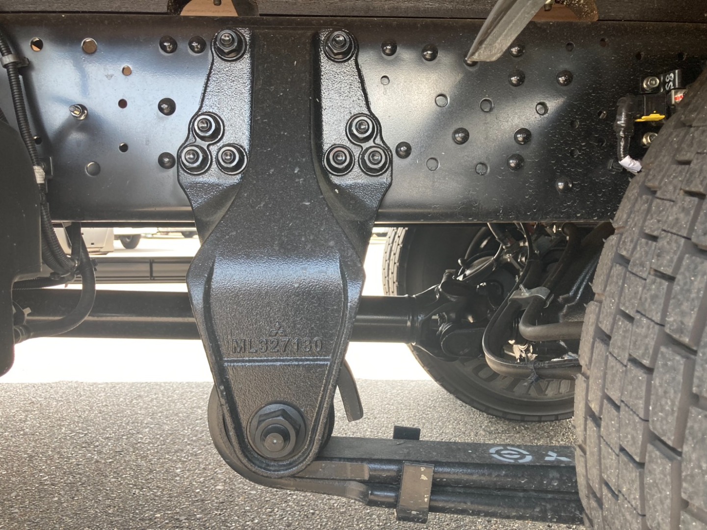 シャーシとスプリングの状態です。|三菱 ファイター 2KG-FK65F(2WD)の写真5