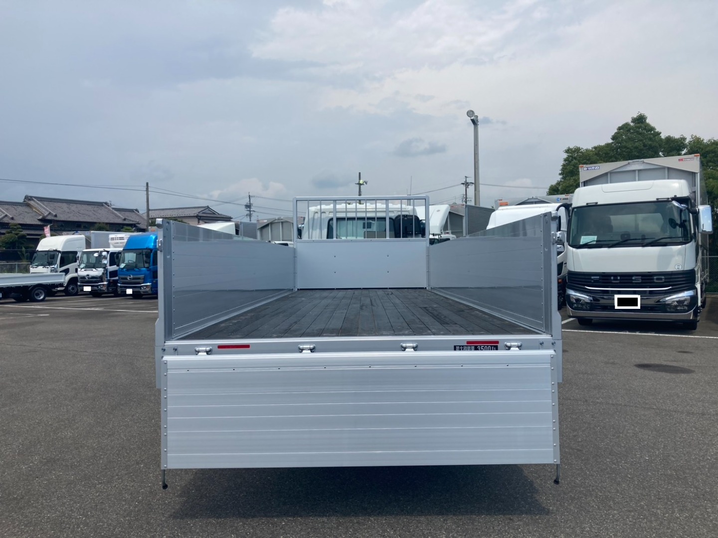 リアアオリを降ろした状態です。|三菱 ファイター 2KG-FK65F(2WD)の写真15