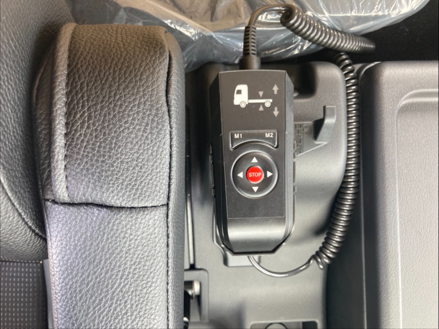 エアサスのコントローラーです。|三菱 ファイター 2KG-FK65F(2WD)の写真29