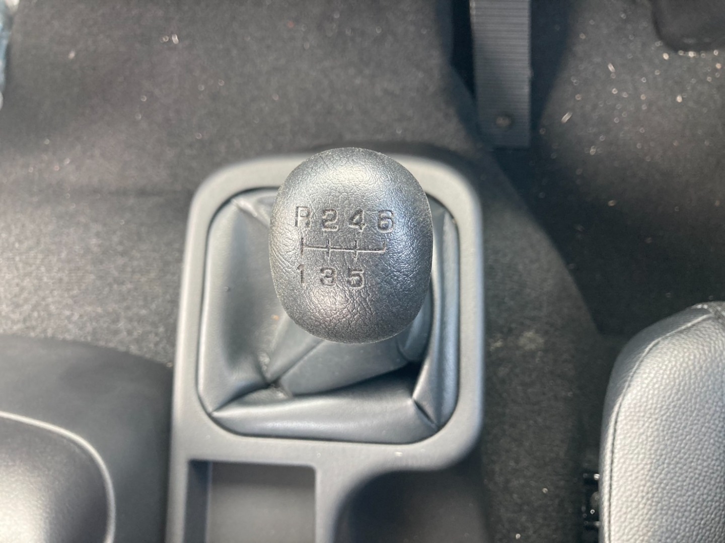 6速です|三菱 ファイター 2KG-FK65F(2WD)の写真31