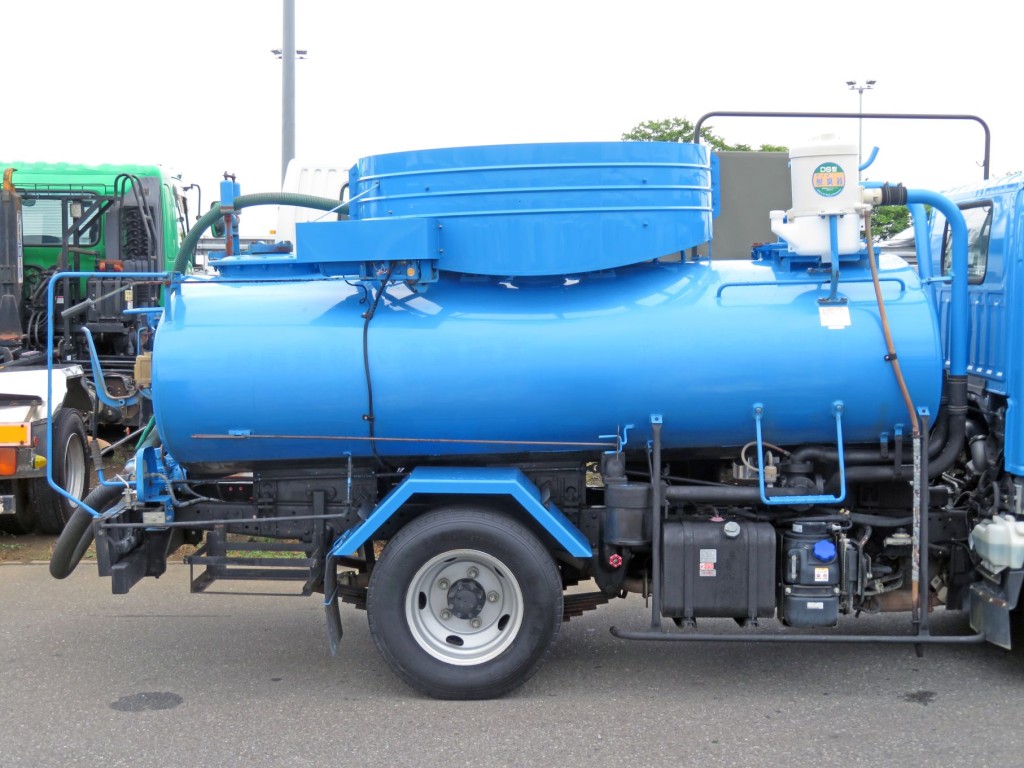 タンクの外観状態です。|いすゞ エルフ 2RG-NKR88AN(2WD)の写真9