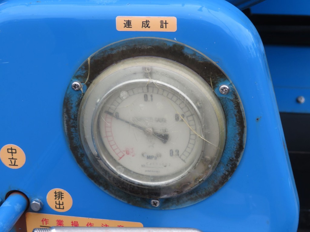 連成計のレンズにヒビがあります。|いすゞ エルフ 2RG-NKR88AN(2WD)の写真16