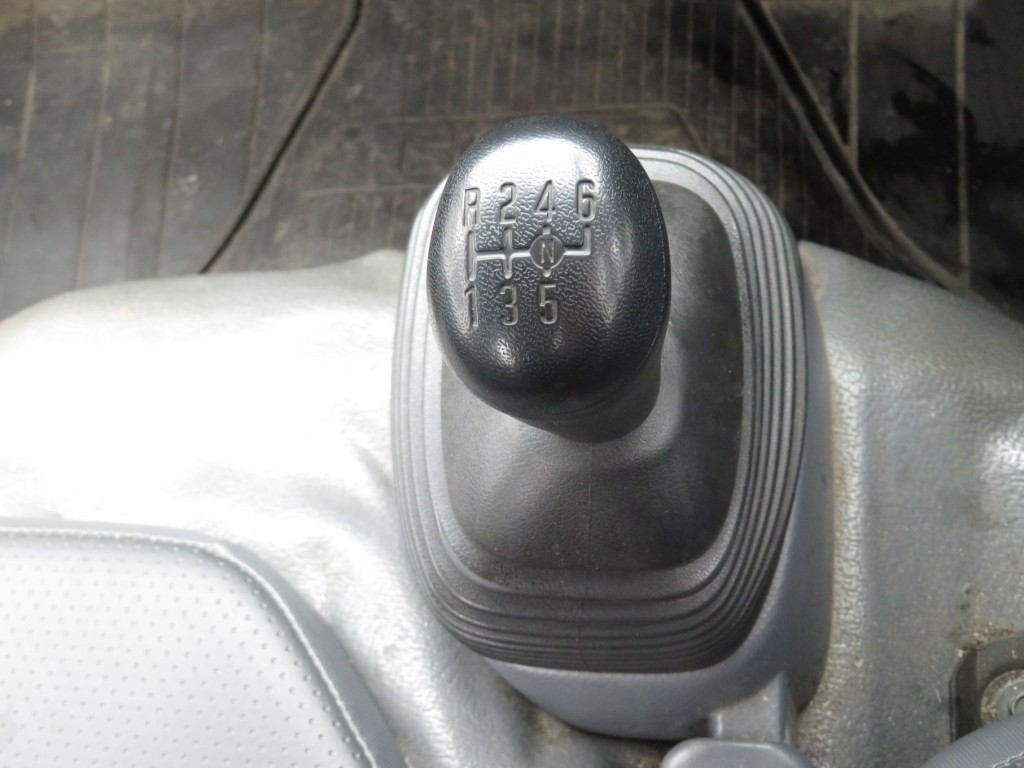 いすゞ エルフ 2RG-NKR88AN(2WD)の写真24