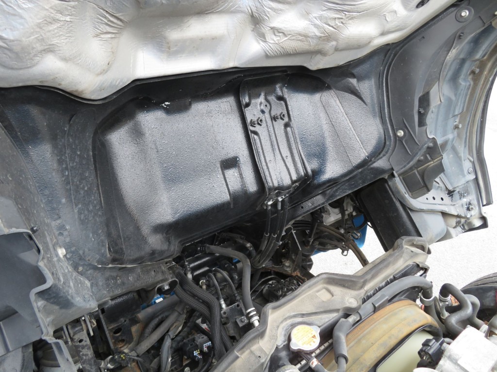 キャブ下面の状態です。|いすゞ エルフ 2RG-NKR88AN(2WD)の写真32