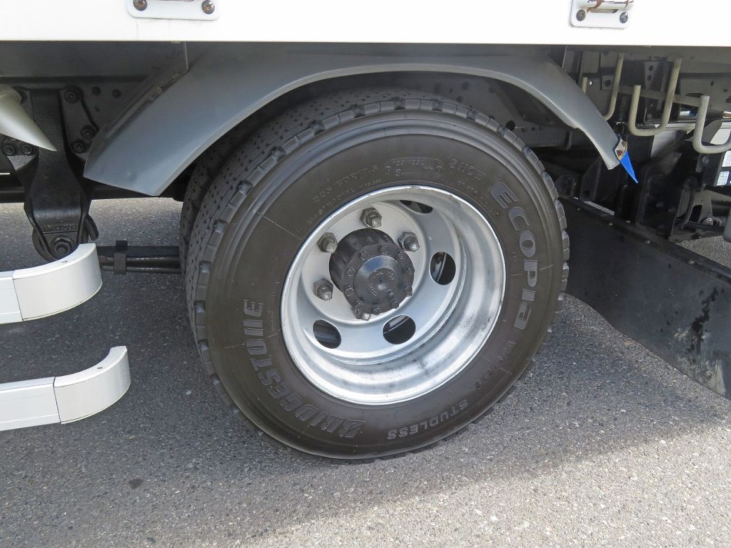 リアフェンダーは樹脂製です。|三菱 ファイター TKG-FK64F(2WD)の写真18