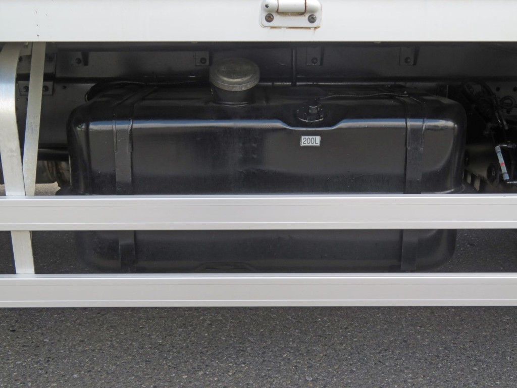 燃料タンクは200Lです。|三菱 ファイター TKG-FK64F(2WD)の写真47