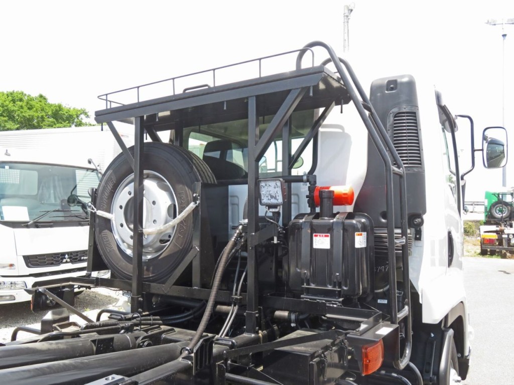 キャブバックステップの状態です。|いすゞ フォワード 2RG-FTR90U4の写真21
