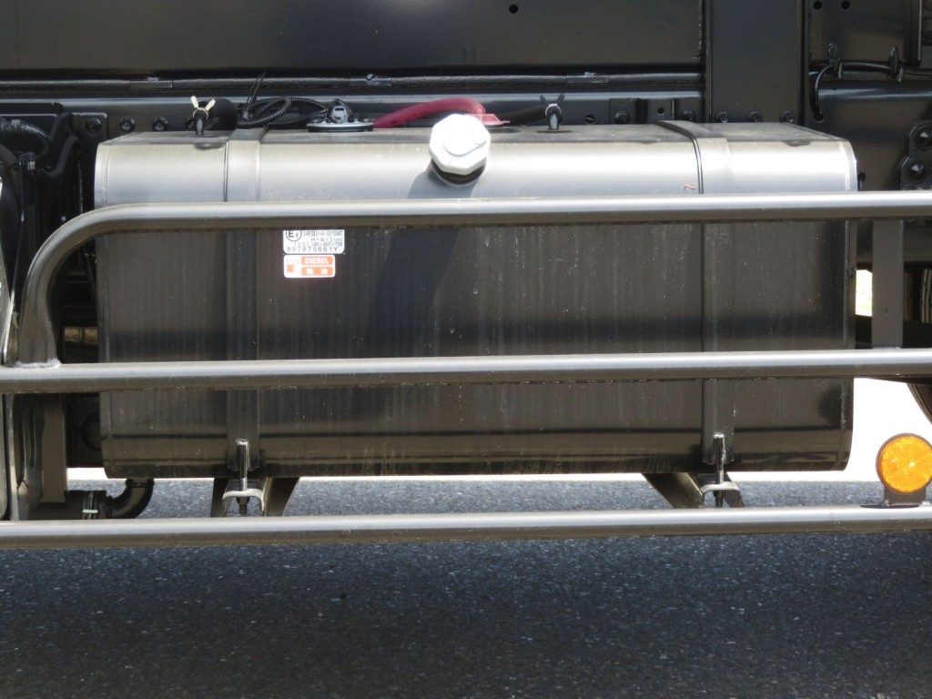 燃料タンクは100Lです。|いすゞ フォワード 2RG-FTR90U4の写真28