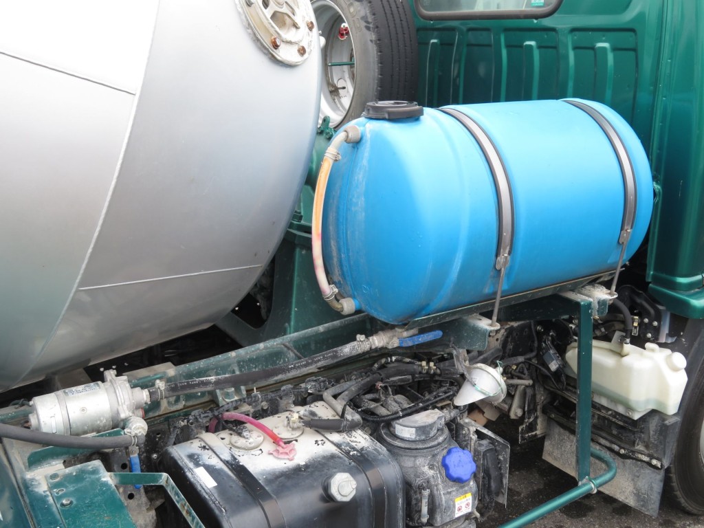 水タンクです。|いすゞ エルフ 2RG-NKR88N(2WD)の写真10
