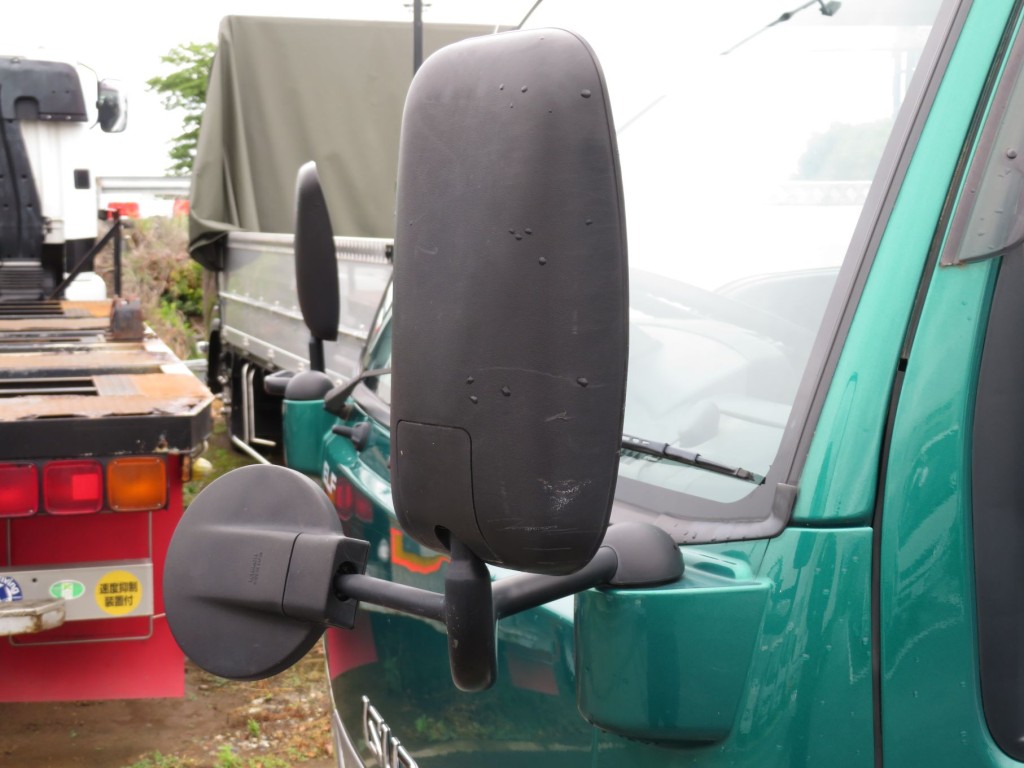助手席側サイドミラーカバーにキズがあります。|いすゞ エルフ 2RG-NKR88N(2WD)の写真17