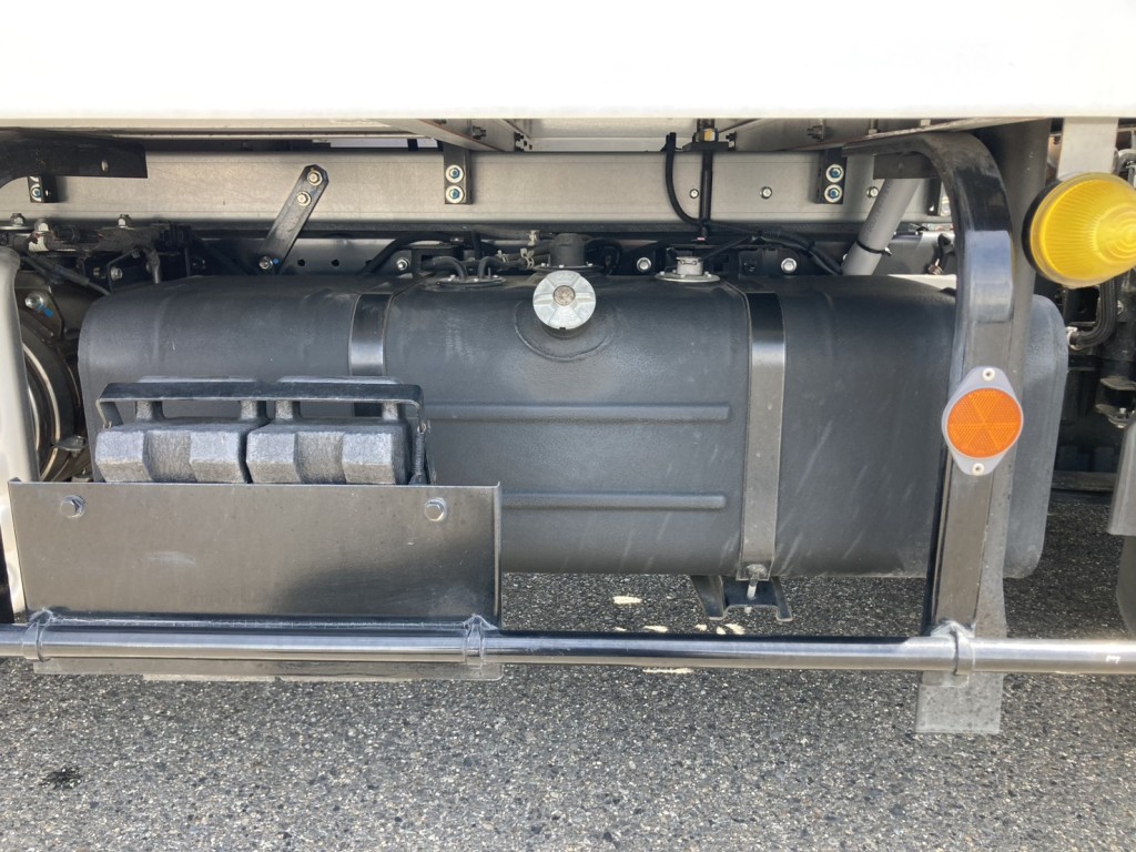 燃料タンクです。|日野 デュトロ 2RG-XZU710M(2WD)の写真40