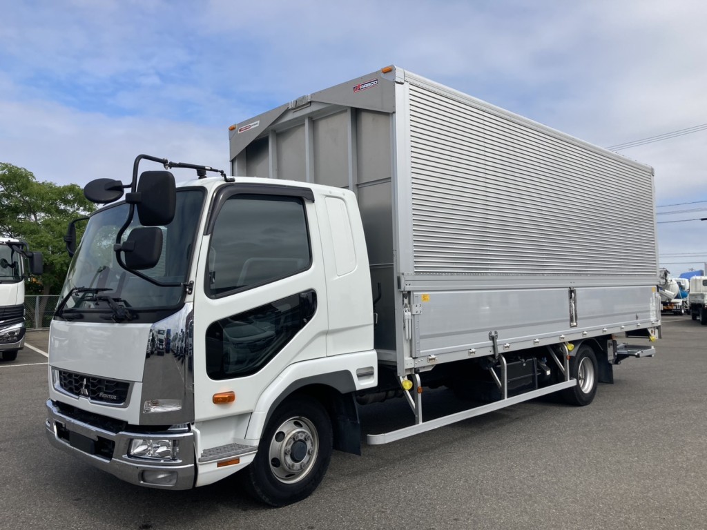 エアサスの62ワイド格納ゲート付きアルミウイングです。|三菱 ファイター 2KG-FK65F(2WD)の写真1