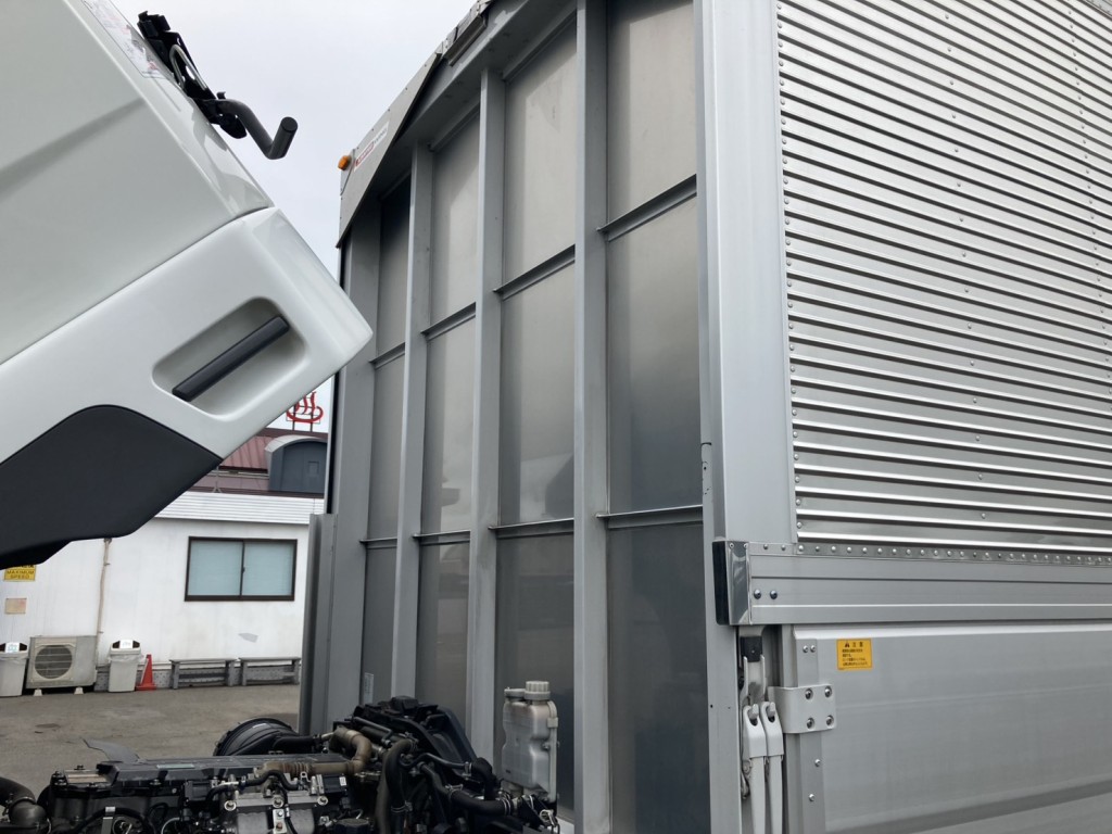 前立て裏の状態です。|三菱 ファイター 2KG-FK65F(2WD)の写真30