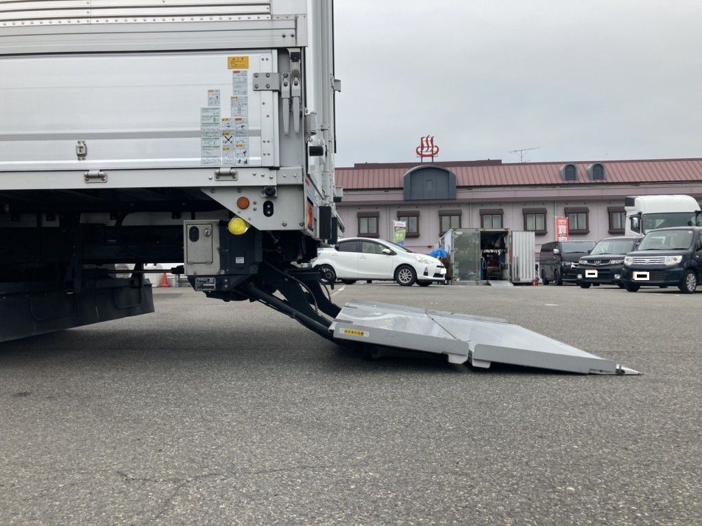 ゲートを接地させた状態です。|三菱 ファイター 2KG-FK65F(2WD)の写真32