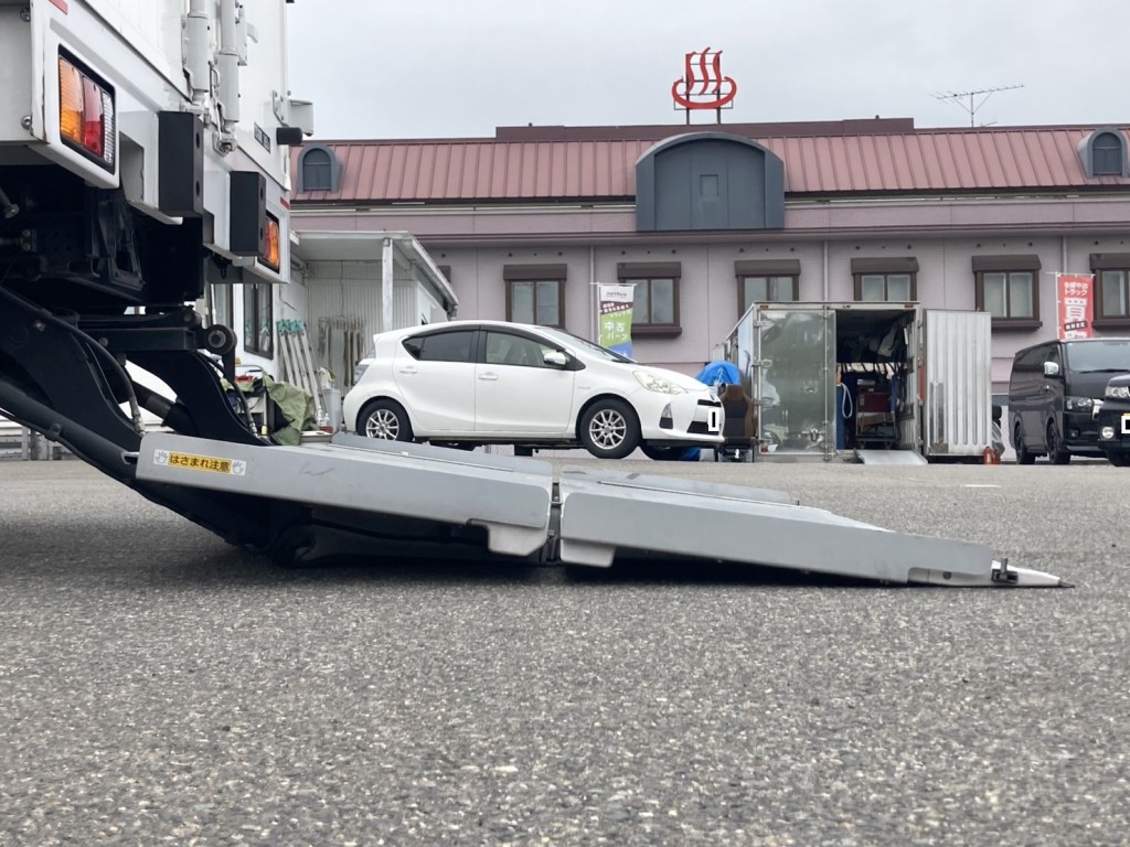 ゲートを接地させた状態です。|三菱 ファイター 2KG-FK65F(2WD)の写真33