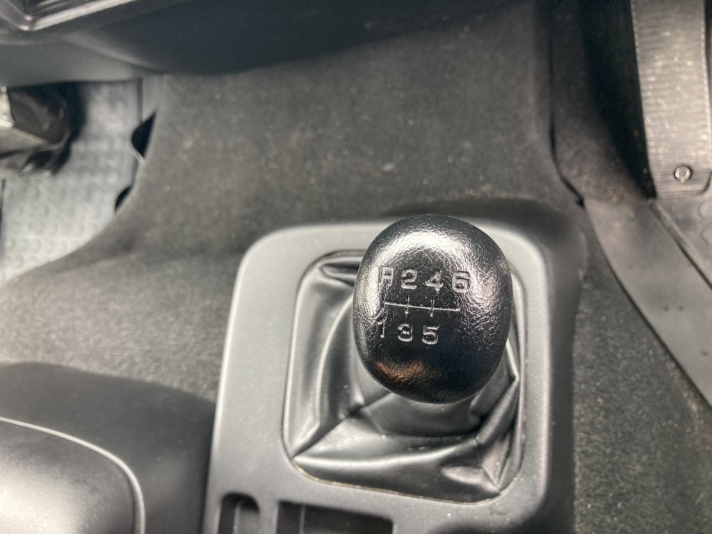6速です。|三菱 ファイター 2KG-FK65F(2WD)の写真45
