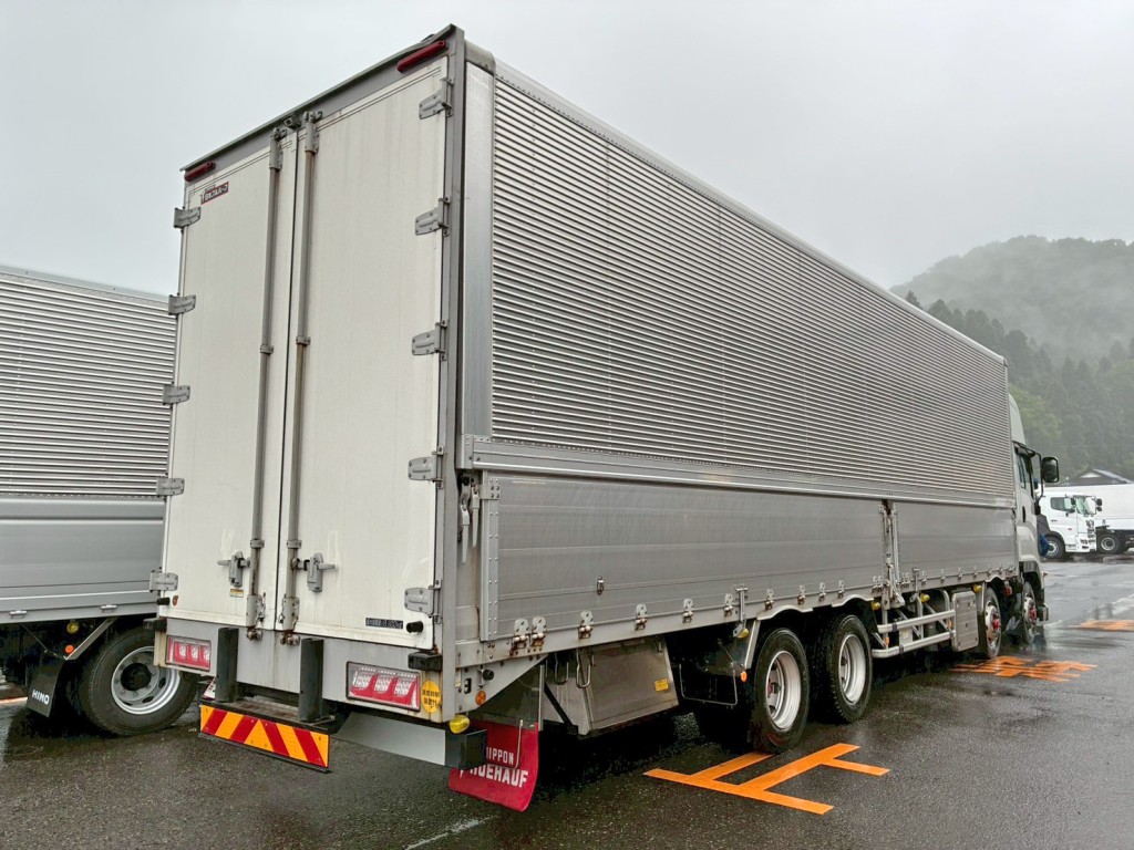 いすゞ ギガ 2PG-CYJ77Cの写真4