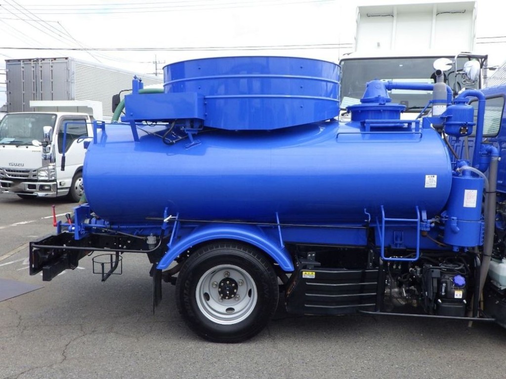 タンクの外観状態です。|いすゞ エルフ 2PG-NKS88AN(2WD)の写真12