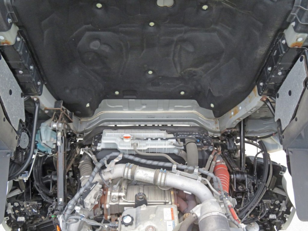 キャブ下にサビがあります。|日野 プロフィア 2DG-FR1AHGの写真47