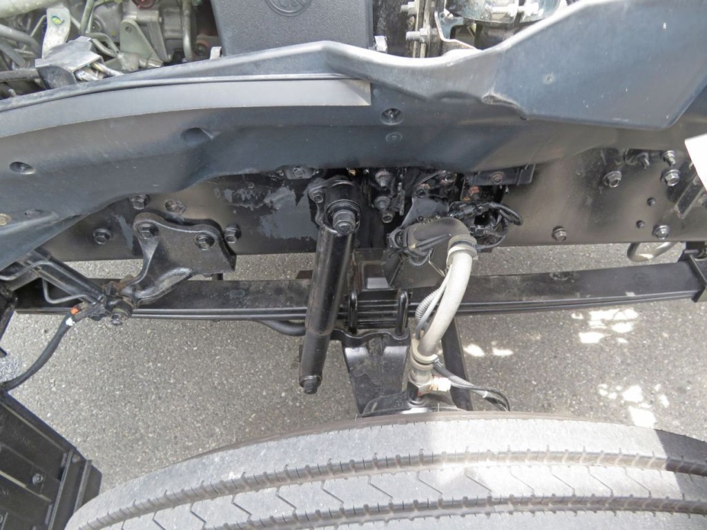 脚廻りに少しサビがあります。|日野 プロフィア 2DG-FR1AHGの写真49