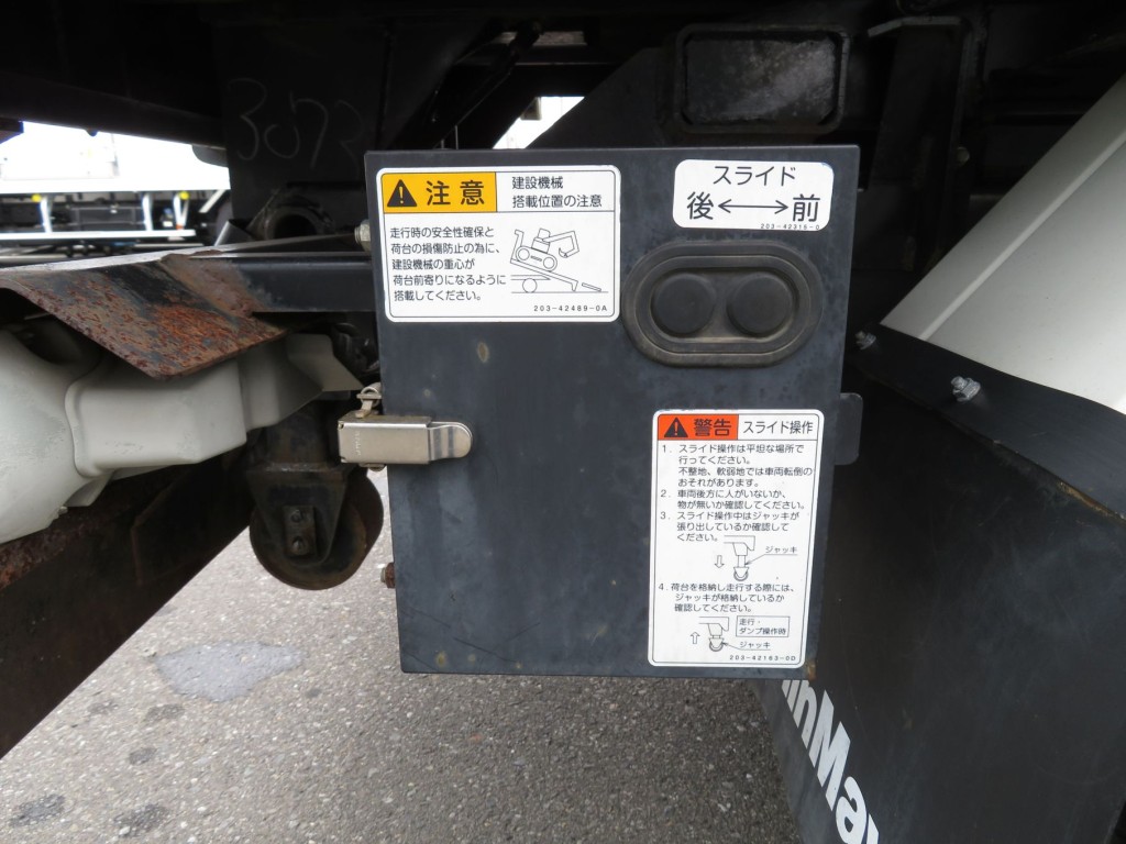 セーフティの操作スイッチです。|日野 デュトロ TKG-XZU620T(2WD)の写真17
