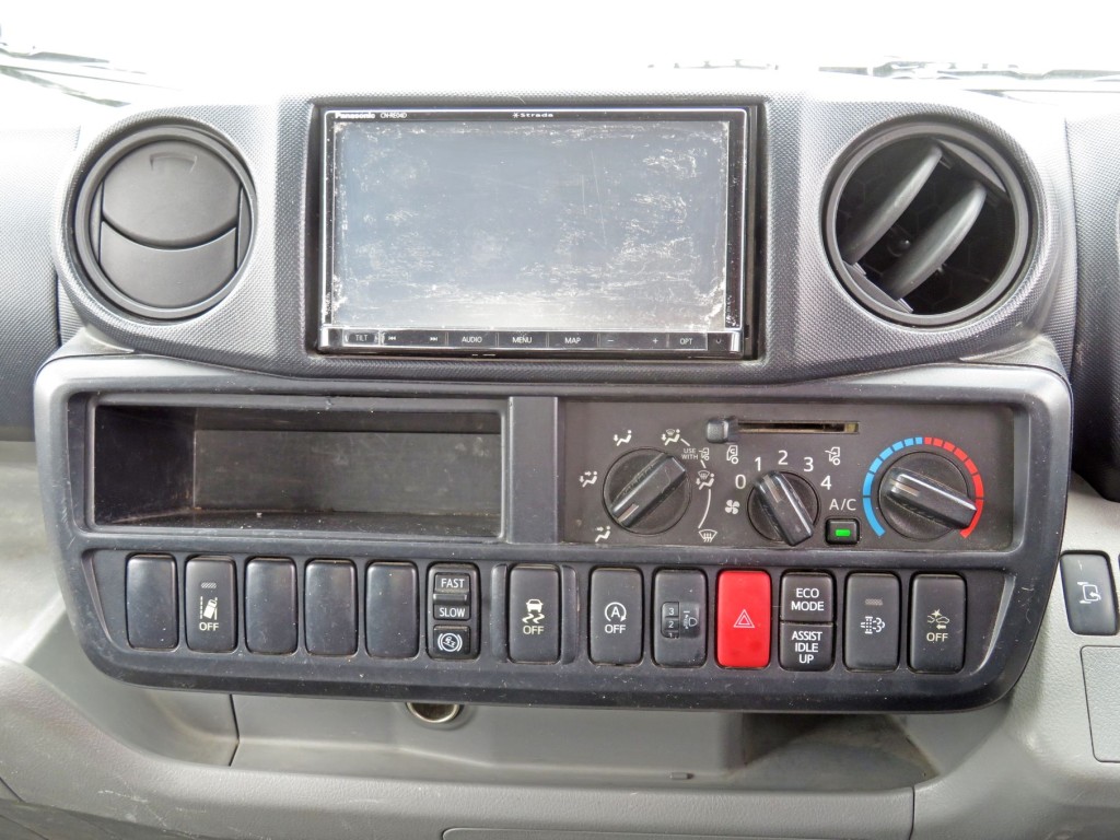 インパネ周りの状態です。|日野 デュトロ TKG-XZU620T(2WD)の写真30