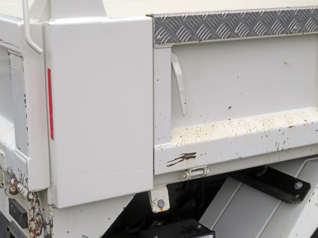 運転席側あおり後方に細かいキズ・サビがあります。|日野 デュトロ TKG-XZU620T(2WD)の写真40