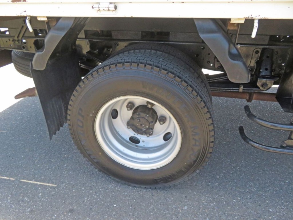 リアフェンダーは樹脂製です。|いすゞ エルフ TPG-NMR85N(2WD)の写真15
