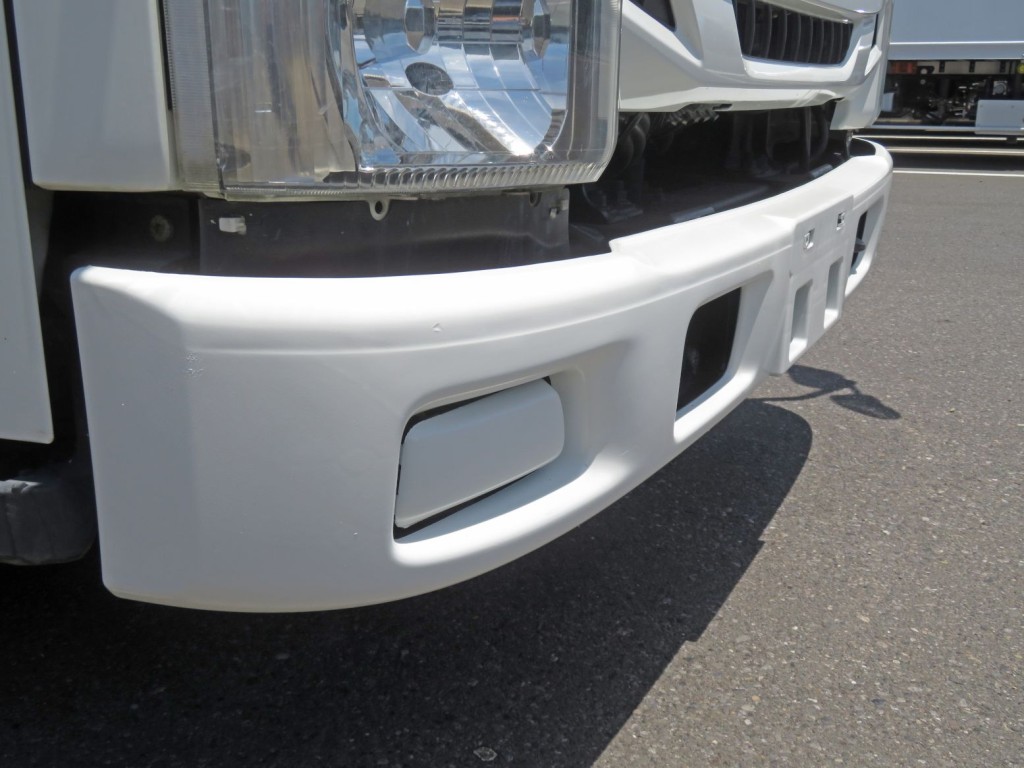 フロントバンパーに軽いキズがあります。(左右)※バンパー再塗装がされています。|いすゞ エルフ TPG-NMR85N(2WD)の写真23