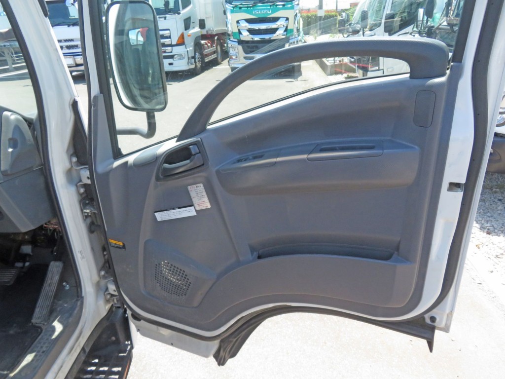 内張りに日焼け跡があります。(内装内張り各所にあります)|いすゞ エルフ TPG-NMR85N(2WD)の写真28