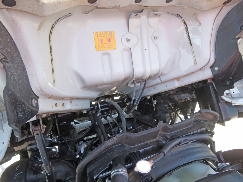 キャブ下に軽いサビがあります。|いすゞ エルフ TPG-NMR85N(2WD)の写真35