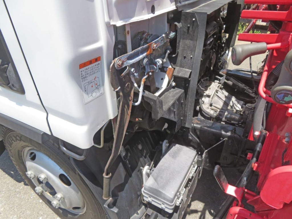 キャブロック周りにサビがあります。|いすゞ エルフ TPG-NMR85N(2WD)の写真37