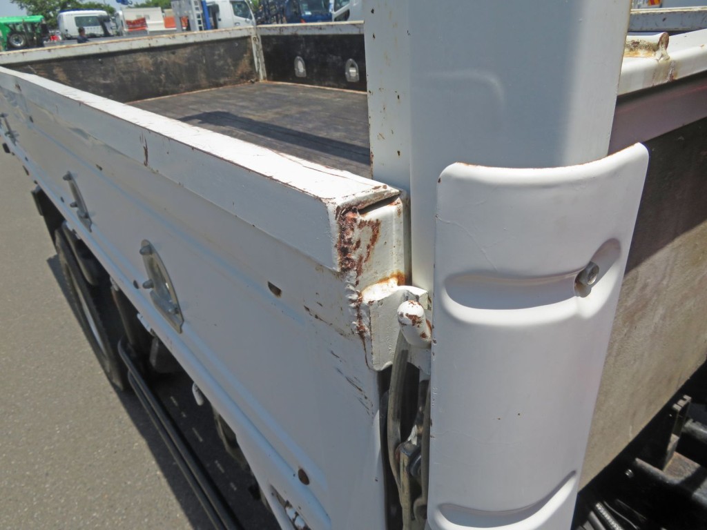 あおり上部にL型金具が補強されています。|いすゞ エルフ TPG-NMR85N(2WD)の写真42