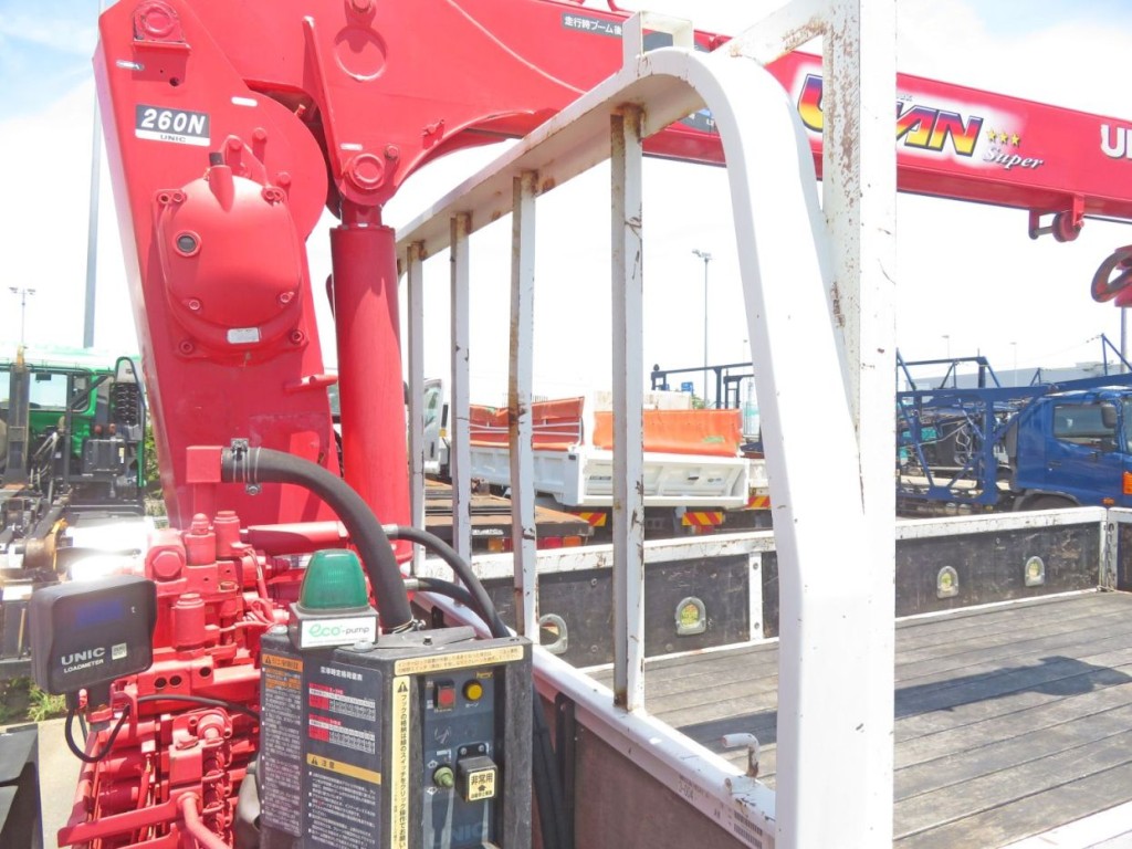 鳥居にサビ・キズ・軽い曲がりがあります。|いすゞ エルフ TPG-NMR85N(2WD)の写真45
