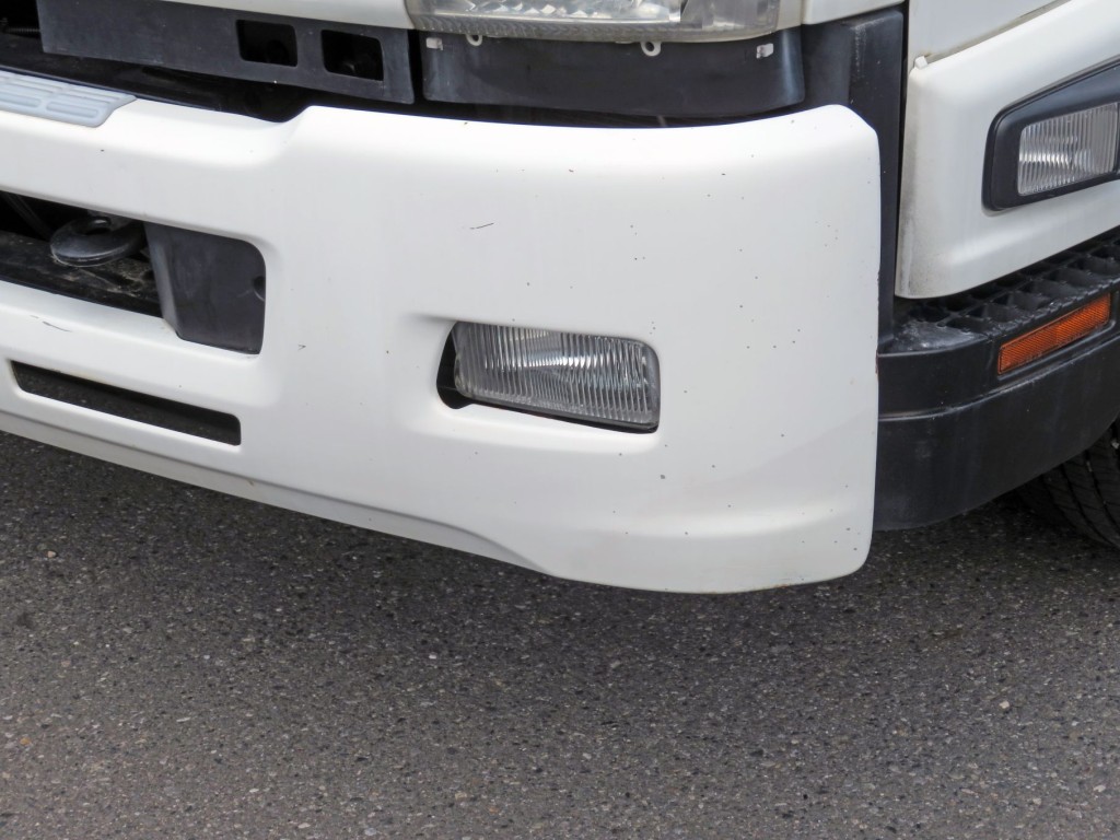 フロントバンパー助手席側各所に小キズがあります。|いすゞ フォワード TKG-FRR90S1(2WD)の写真13