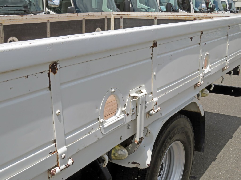 助手席側あおり各所にサビがあります。|いすゞ フォワード TKG-FRR90S1(2WD)の写真20