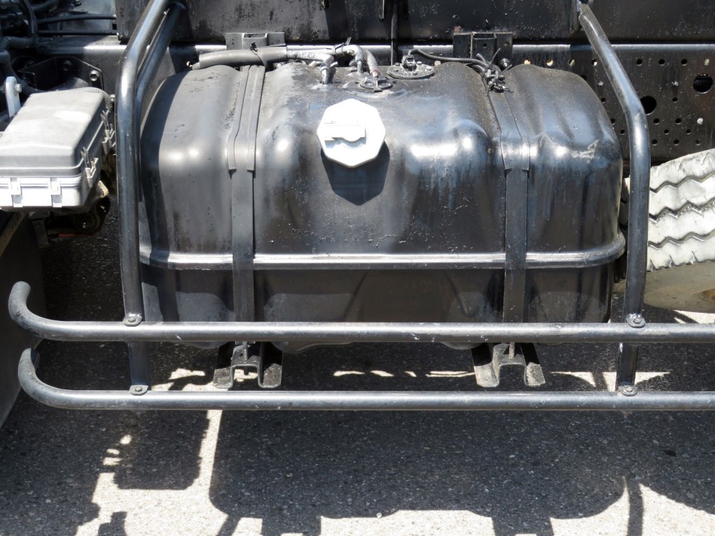 燃料タンクは100Lです。|いすゞ フォワード TKG-FRR90S1(2WD)の写真21