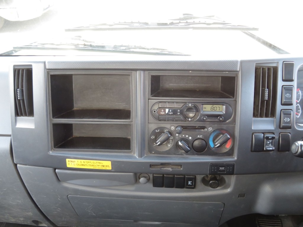インパネ周りの状態です。|いすゞ フォワード TKG-FRR90S1(2WD)の写真27