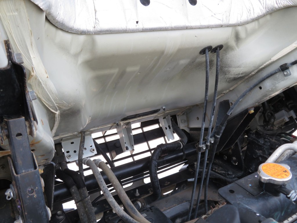 キャブ下面の状態です。|いすゞ フォワード TKG-FRR90S1(2WD)の写真30