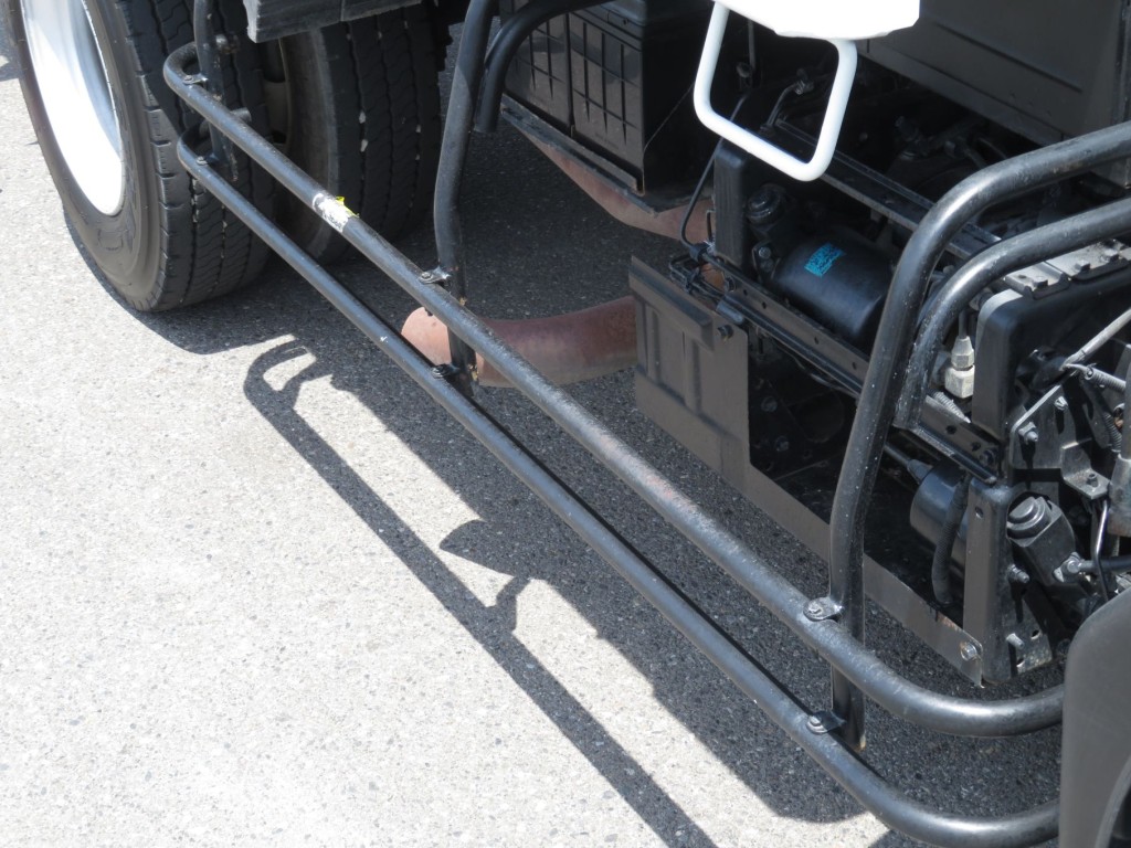 運転席側サイドバンパーにサビがあります。|いすゞ フォワード TKG-FRR90S1(2WD)の写真38