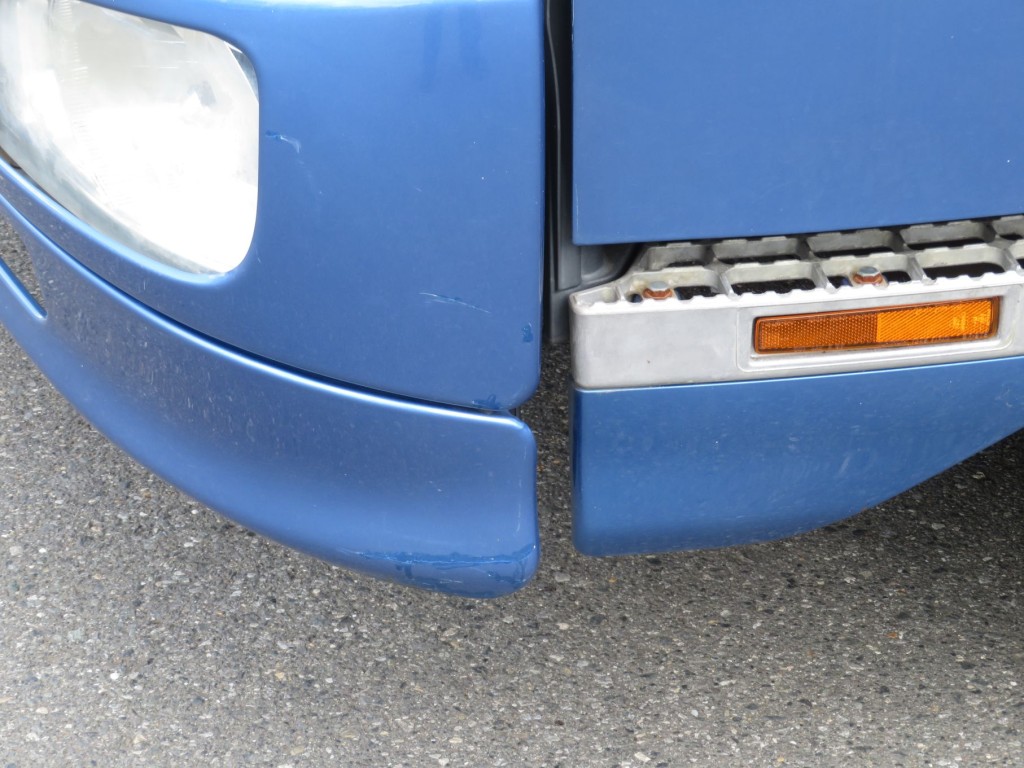 フロントバンパー助手席側の側面にキズがあります。|日野 レンジャー TKG-FD7JLAG(2WD)の写真14