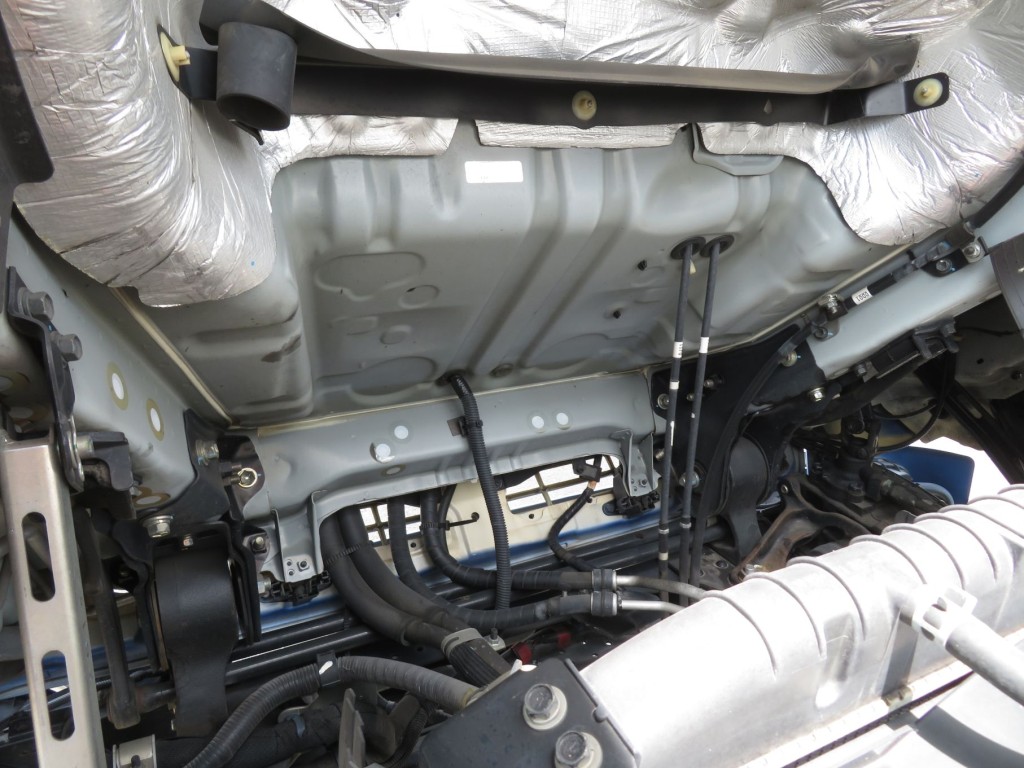 キャブ下面の状態です。|日野 レンジャー TKG-FD7JLAG(2WD)の写真40