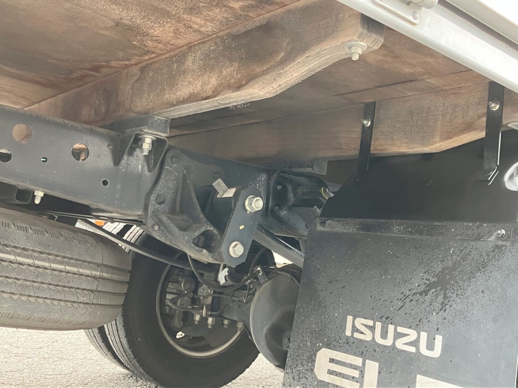 シャシとネタの状態です。ネタ木製です|いすゞ エルフ 2RG-NLR88ARの写真7