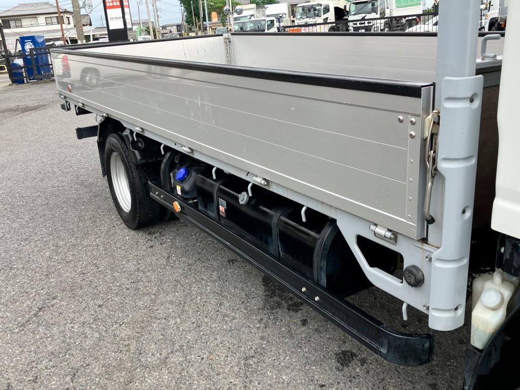 運転席側アオリ前方に擦れがあります。|いすゞ エルフ 2RG-NLR88ARの写真47