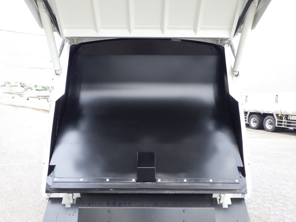 排出板の状態です。|日野 デュトロ 2KG-XZU605X(2WD)の写真10