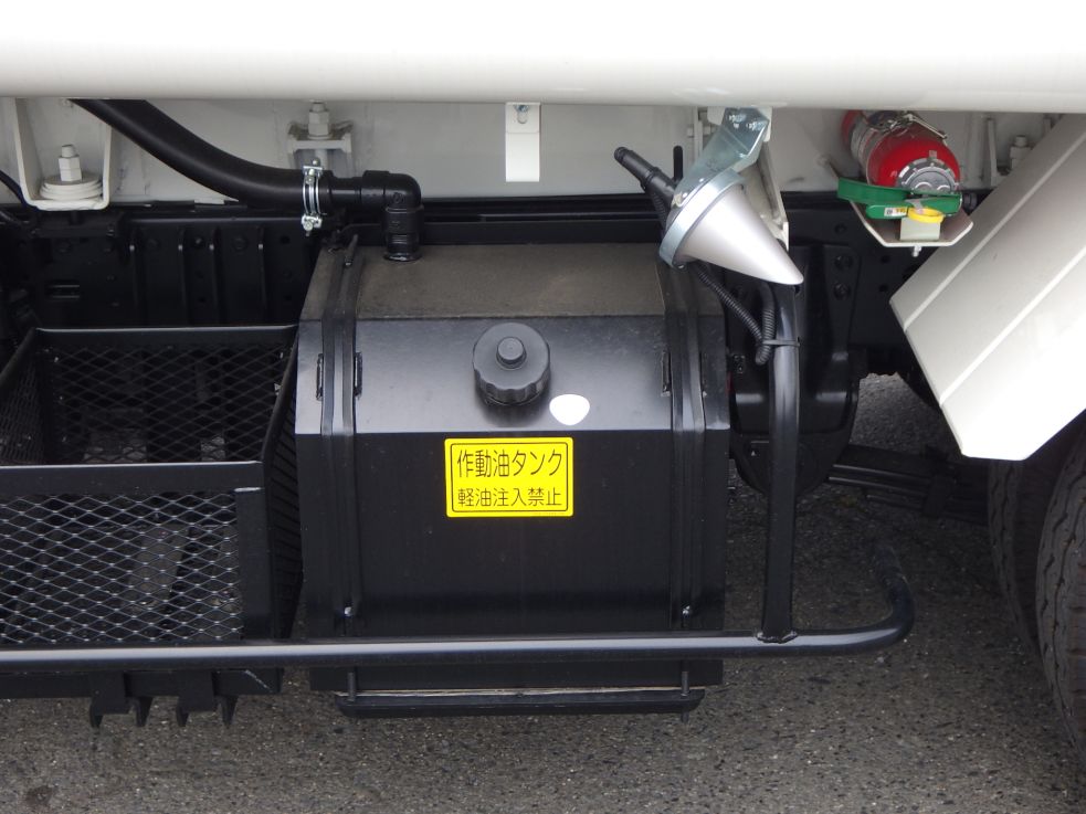 作動油タンクの状態です。|日野 デュトロ 2KG-XZU605X(2WD)の写真15