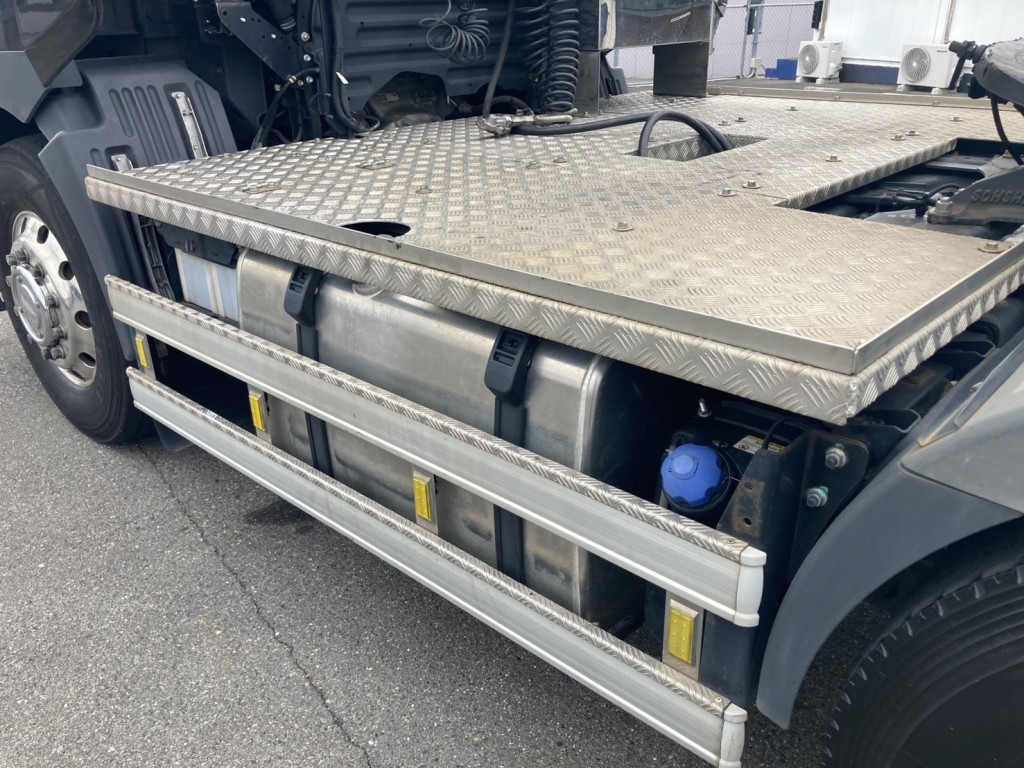 サイドバンパーとデッキの状態です。|日野 プロフィア 2DG-SH1EDGGの写真24