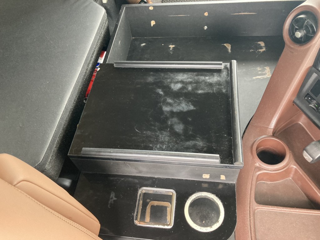 センターコンソールの造作ボックスです。|日野 プロフィア 2DG-SH1EDGGの写真47