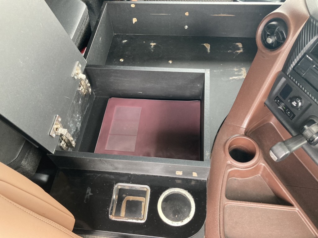 造作ボックスを開けた状態です。|日野 プロフィア 2DG-SH1EDGGの写真48